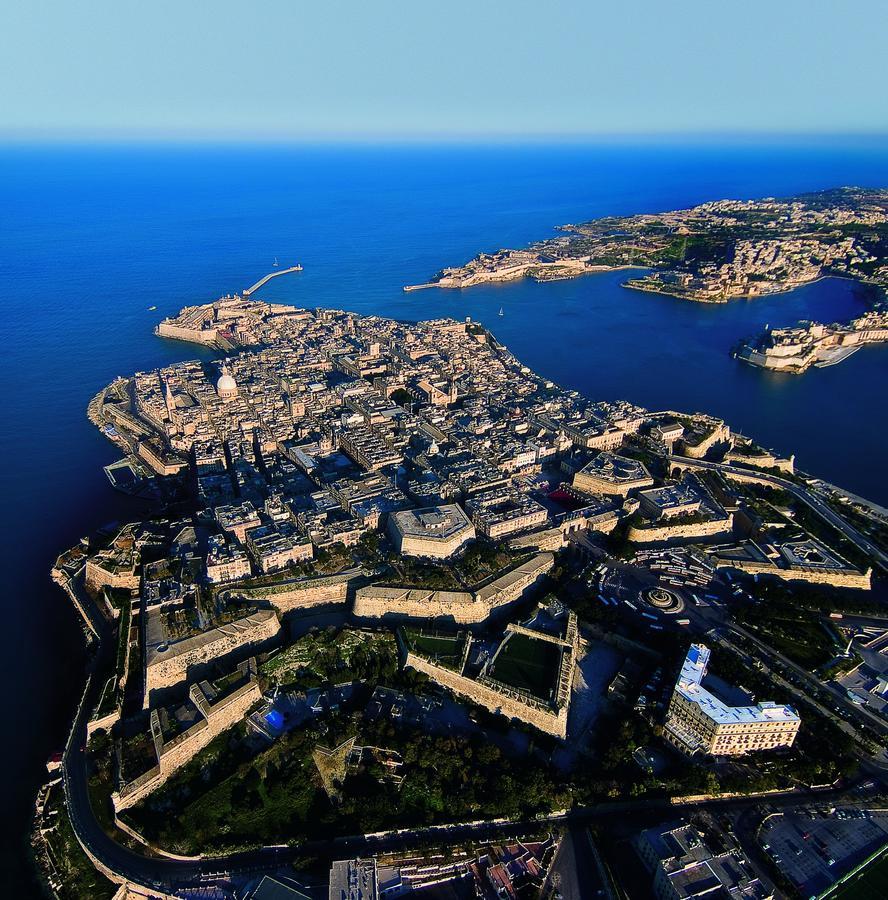 Saint Julian's Spinola Bay Top Floor Seafront 3 Bedroom Apartment With Panoramic Sea Views - By Getawaysmalta מראה חיצוני תמונה